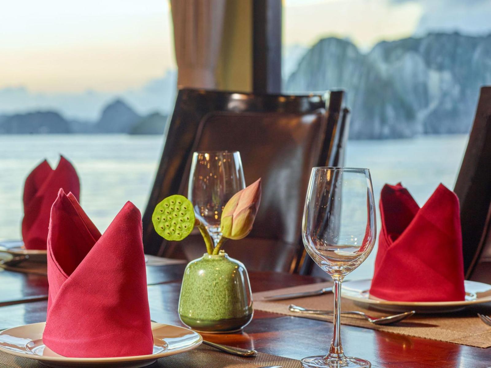 Hotel Lotus Boutique Cruise Hạ Long Exterior foto