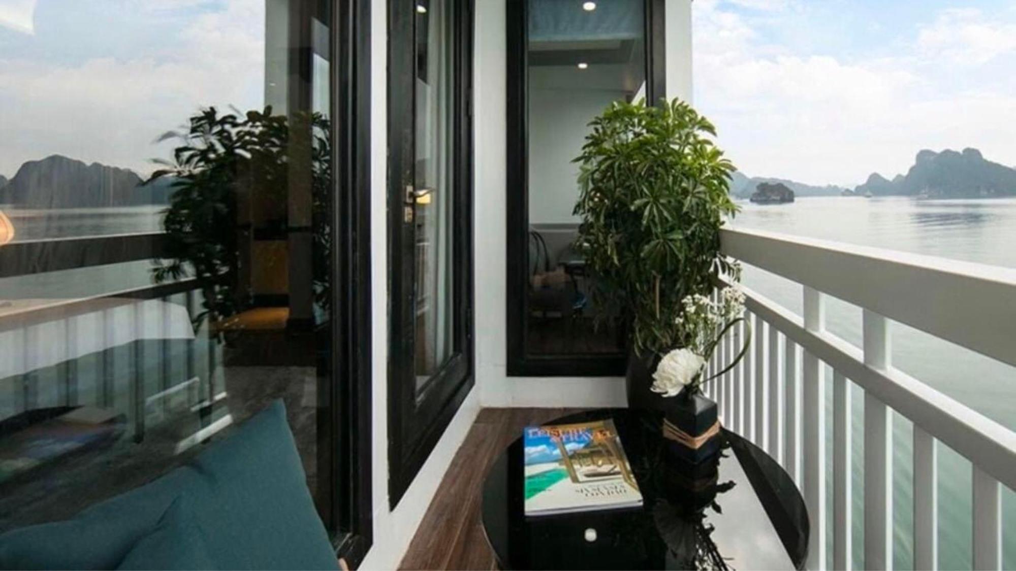 Hotel Lotus Boutique Cruise Hạ Long Exterior foto