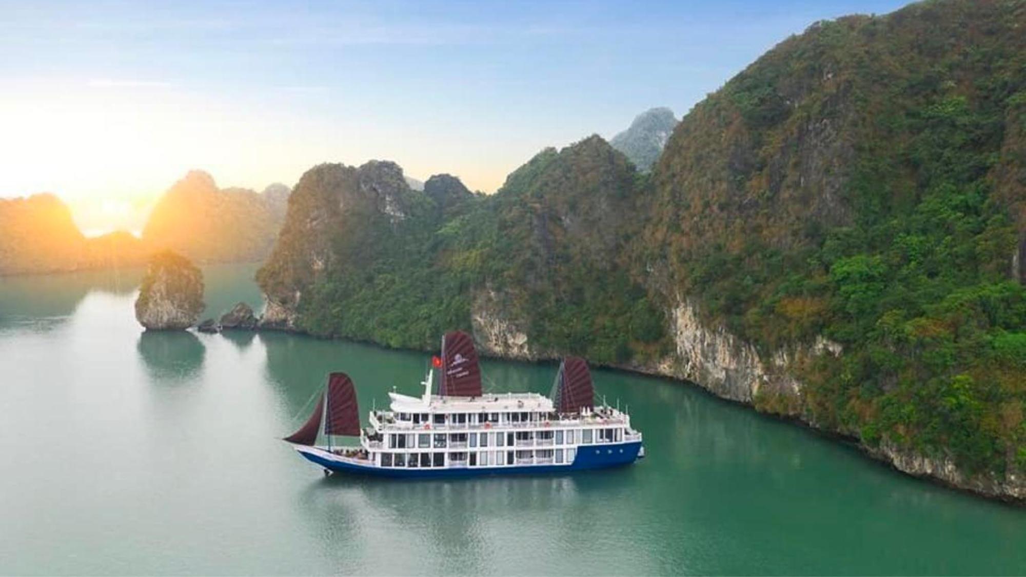 Hotel Lotus Boutique Cruise Hạ Long Exterior foto
